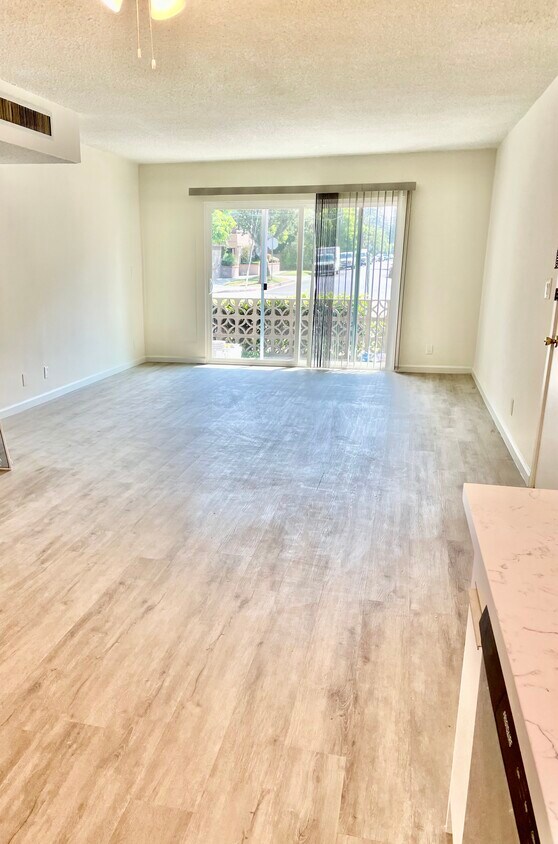 Foto principal - 4449 Coldwater Canyon Ave
