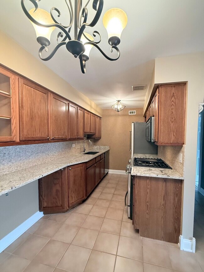 Foto del edificio - 1627 N Windsor Dr