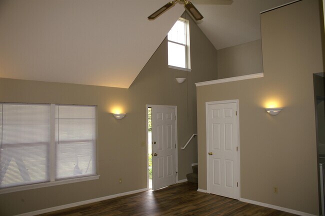 Foto del edificio - 680 Circle Pine Dr