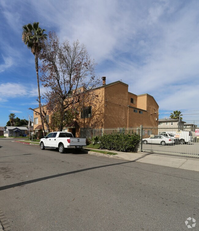 Foto del edificio - 5708 Tujunga Ave