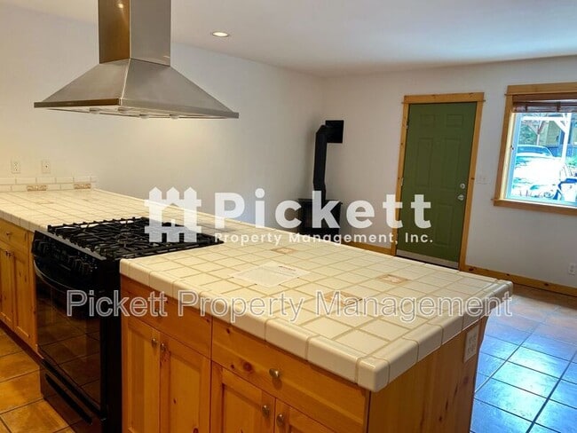 Building Photo - 4673 NW Walgren Dr