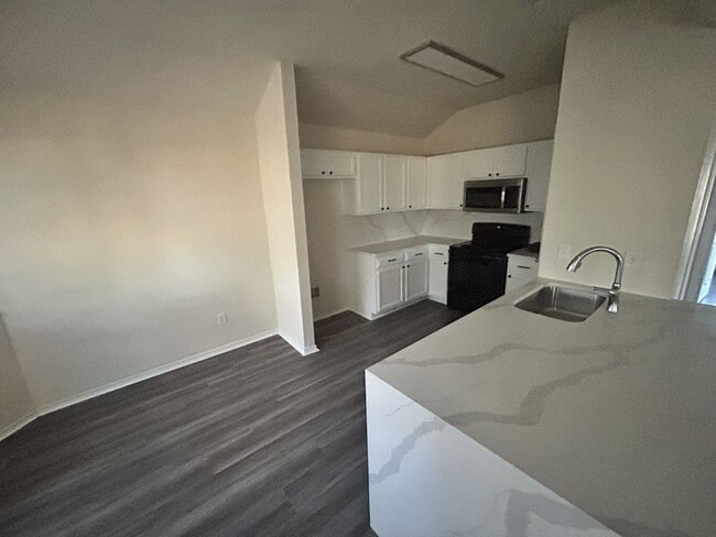 Foto del edificio - 5106 Glennwood Dr