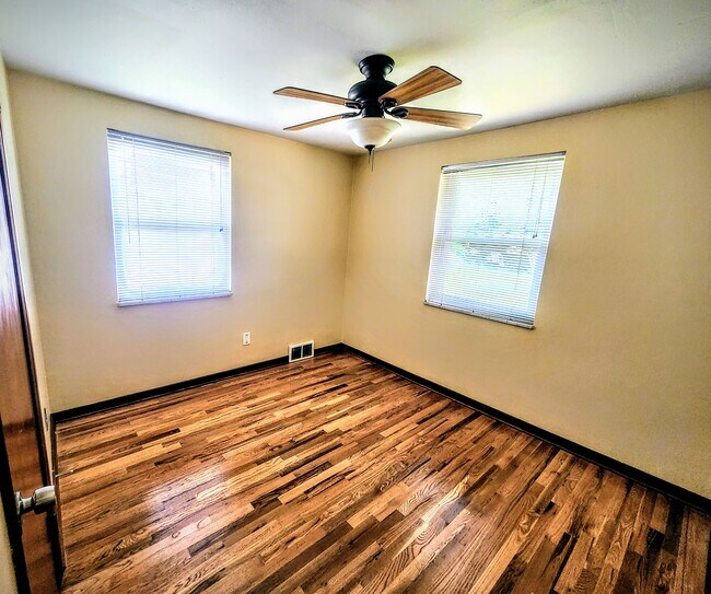 Foto del edificio - 9101 Saginaw Dr
