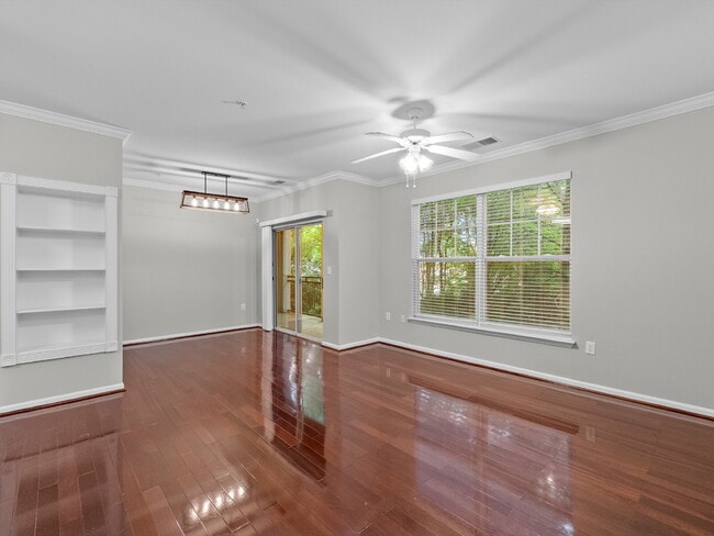 Building Photo - "Charming 1-Bed Condo Retreat with Granite...