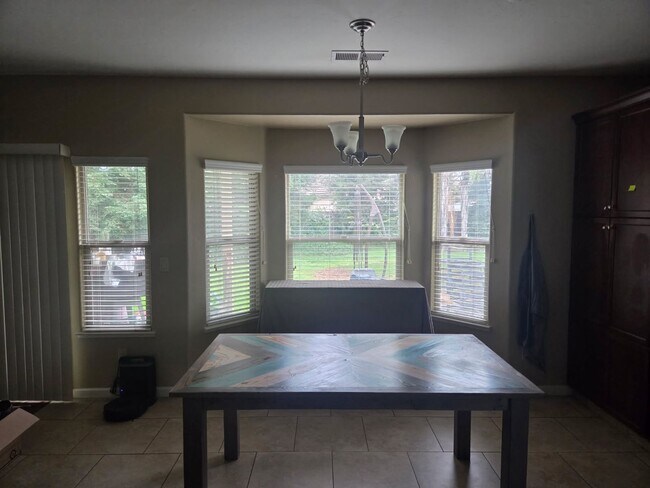 Foto del edificio - 39 N Post. A spacious 5 Bedroom 3 Bathroom...