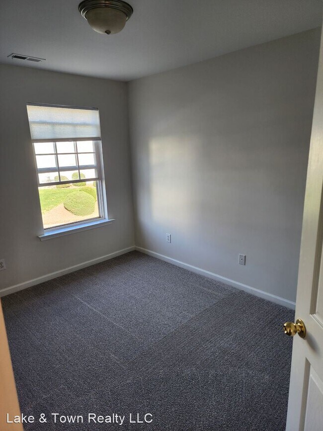 Building Photo - 4 br, 2.5 bath House - 15258 Crossing Gate...