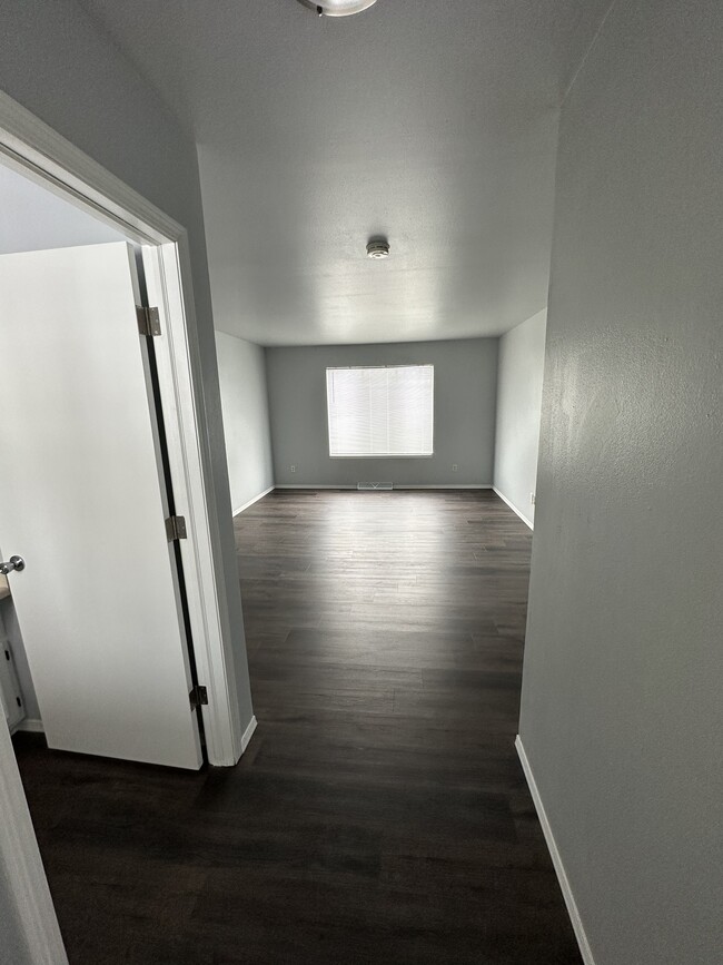 View from the entrance to the living room and half bathroom to the left - 1505 Glacier Hill Dr