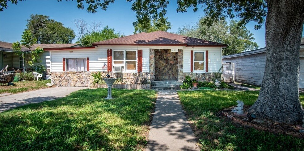 Primary Photo - 121 W Ave E