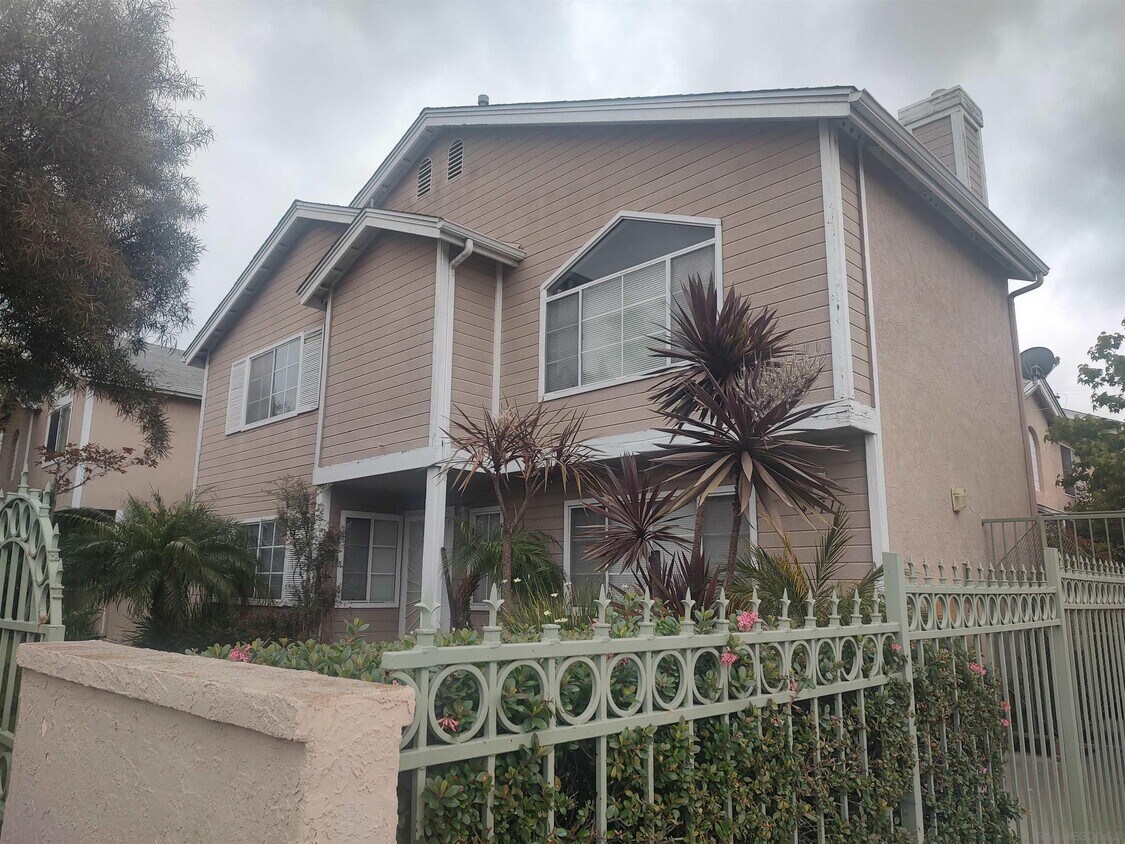 Foto del edificio - 4111 Poplar St