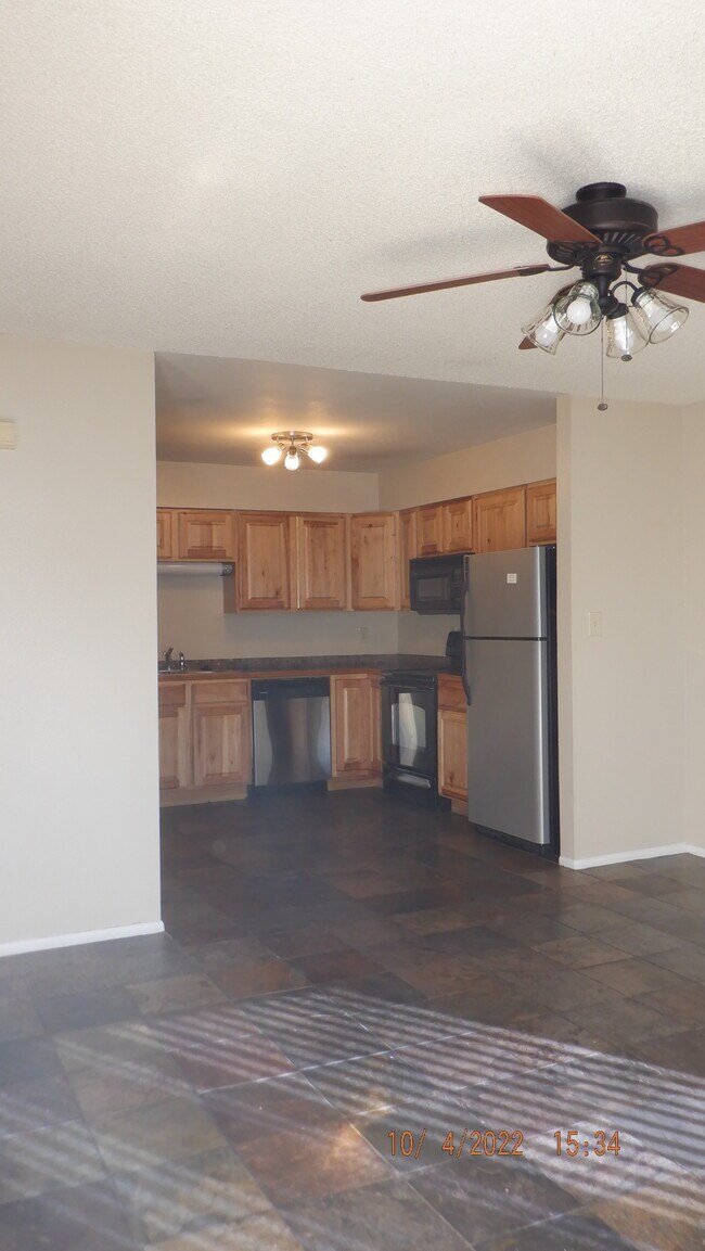 Foto del edificio - 2151 N Meridian Rd