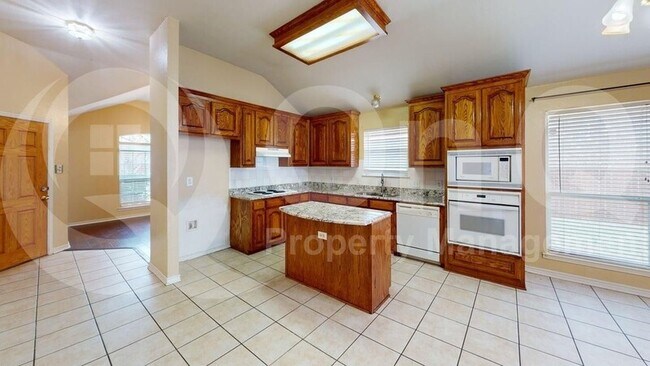 Building Photo - 15809 Ducote Dr