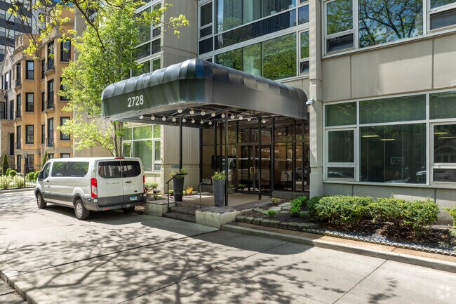 Entrada - The Hampden Green