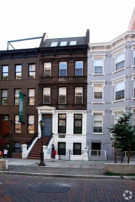 Primary Photo - 125 W 94th St