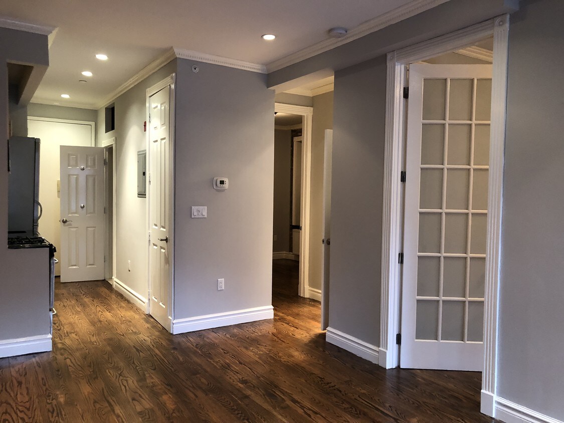 Foto principal - 200 E 13th St