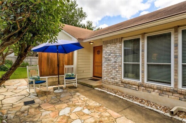 Building Photo - 2204 Margalene Way