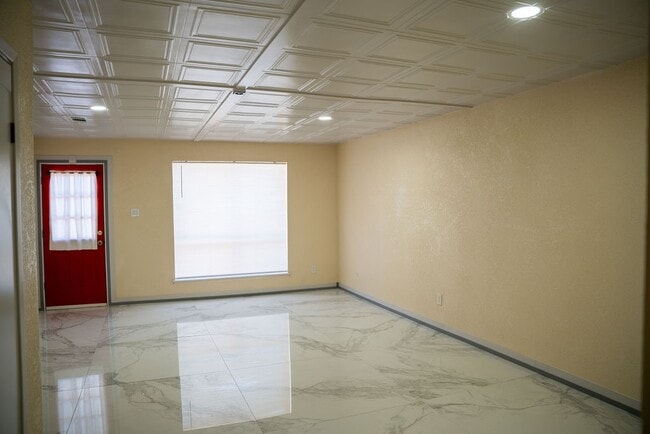 Building Photo - 6482 Alisa Ln