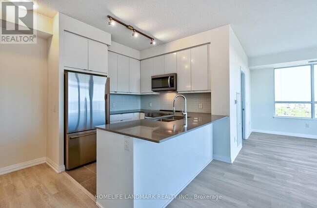 Photo du bâtiment - 3270 Sheppard Ave E