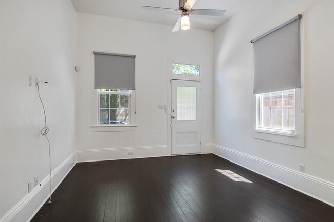 Building Photo - 3978 Annunciation St