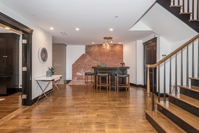 Building Photo - 2444 Beacon St