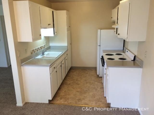 Building Photo - AVAILABLE NOW - Large Open Concept Apartment