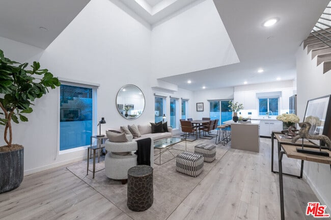 Building Photo - 846 N Alta Vista Blvd