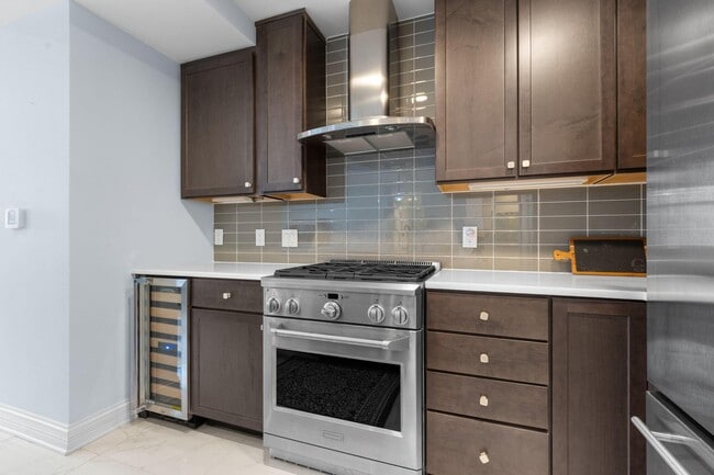 Building Photo - 50 W Broad St