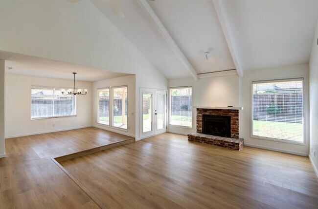 Foto del edificio - 1067 W Sierra Ave