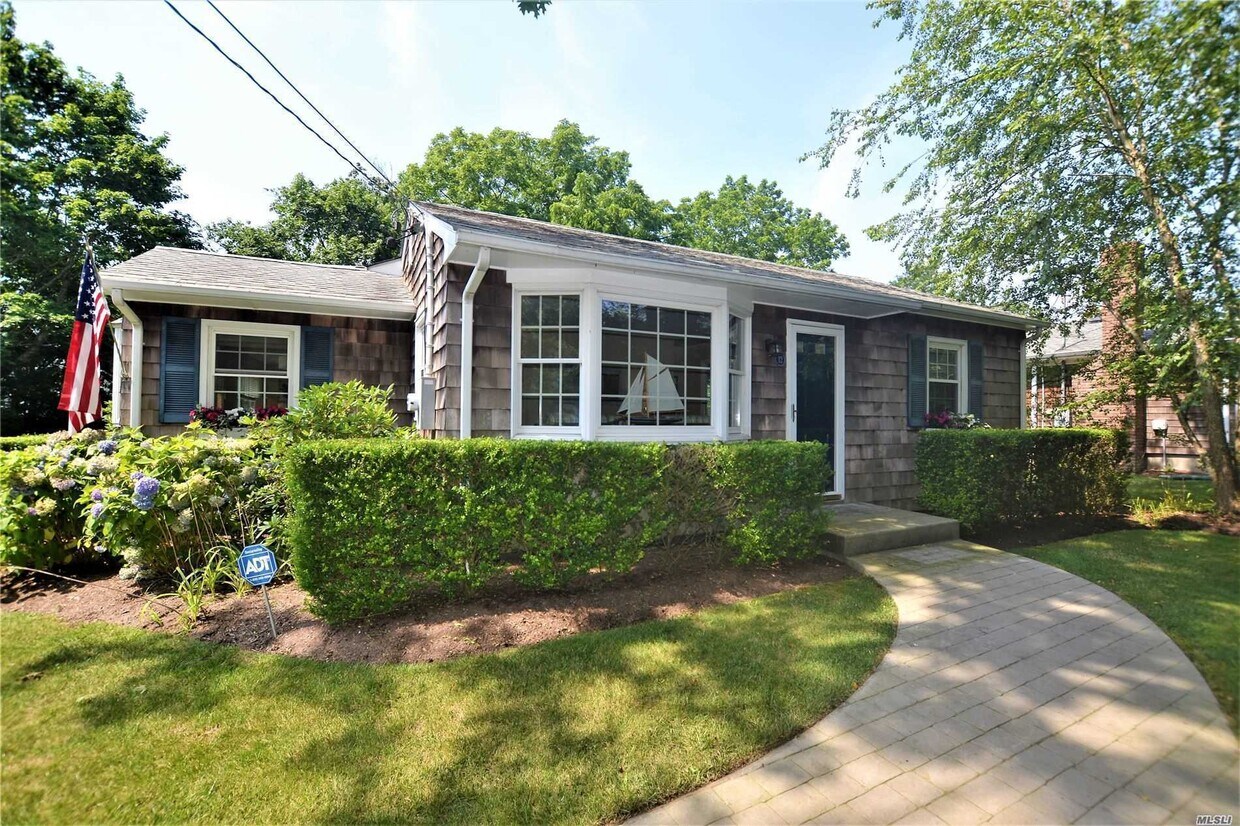 Primary Photo - 12 Halsey Ave