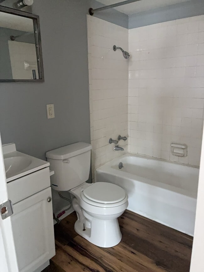 Building Photo - 616 Park Ave