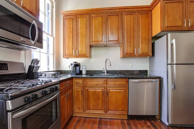 Cocina completamente equipada con asientos - 5221 Magazine St