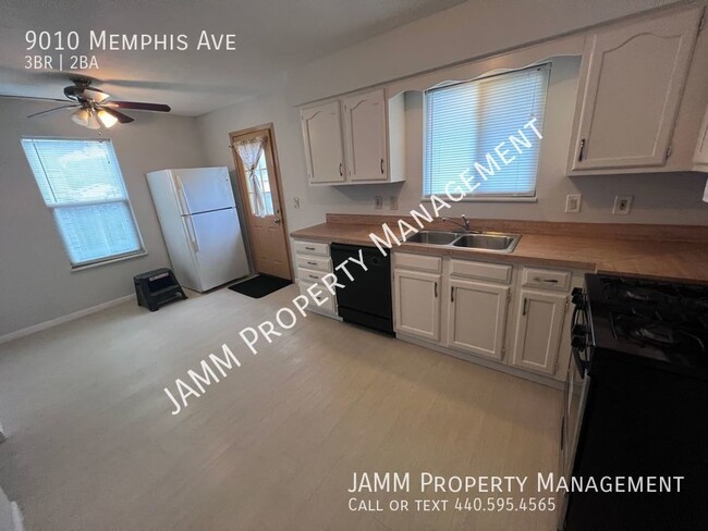 Building Photo - 3 Bedroom Brooklyn Left Side Townhome Char...