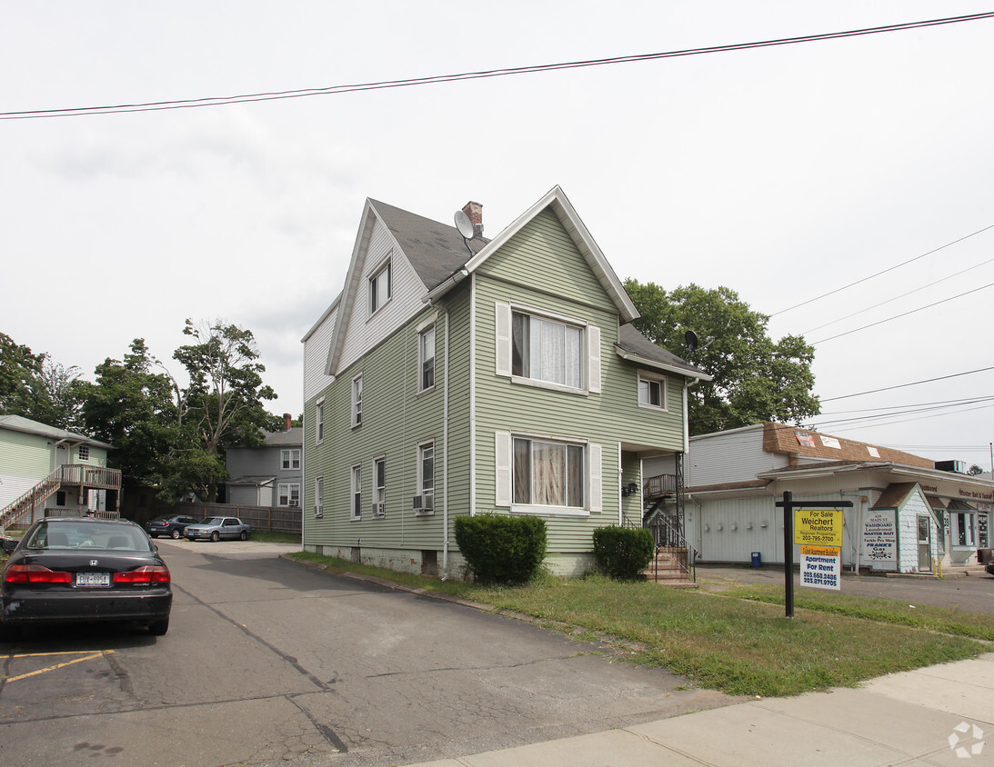 Building Photo - 449-451 Main St