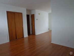 Building Photo - 712 Cedar Dr