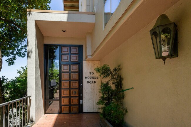 Foto del edificio - 30 Mounds Rd