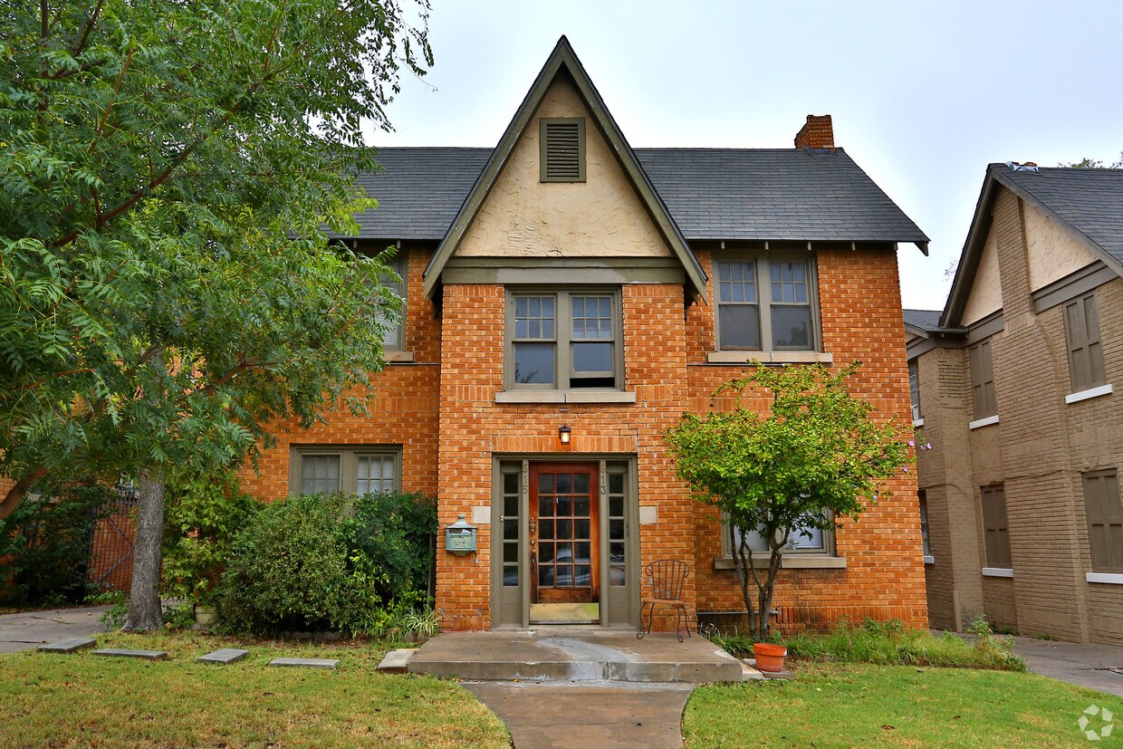 Primary Photo - 613-615 NW 28th