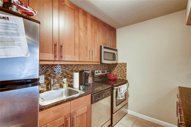 Building Photo - 7685 Northcross Dr