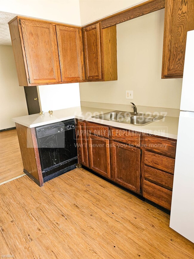 Building Photo - 3 br, 1.5 bath Duplex - 6412 Birchview Dri...