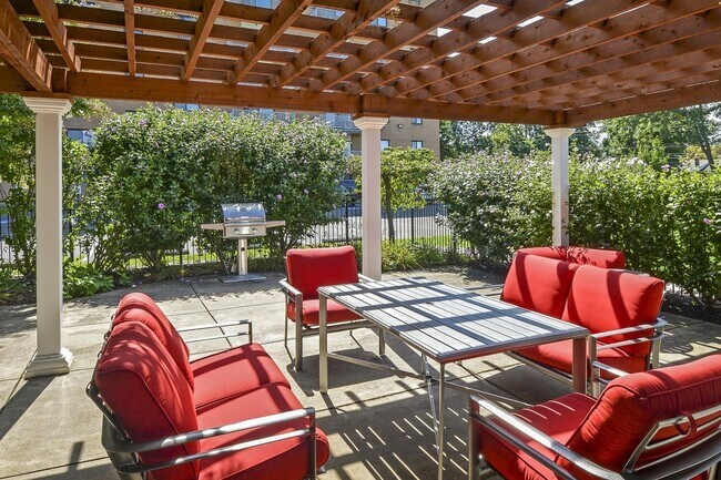 Pérgola junto a la piscina - DeKalb