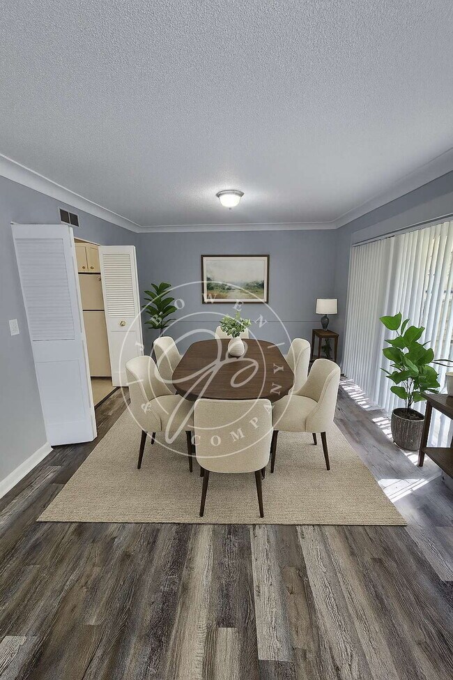 Foto del edificio - 2 bed 2 bath first floor apartment- Ottawa...