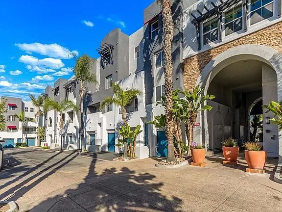 Foto del edificio - 1760 E Palomar St