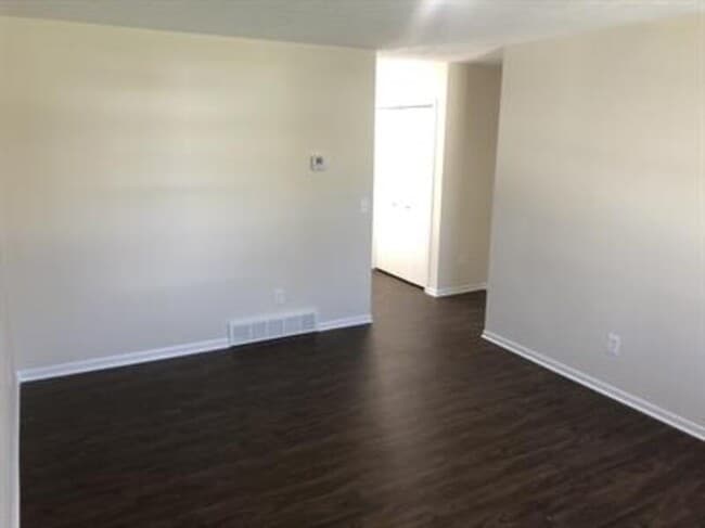 Foto del edificio - 956-988 W. Liberty St. - 978-B