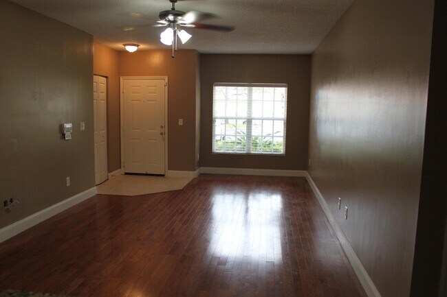 Building Photo - 10354 Fox Trail Rd S