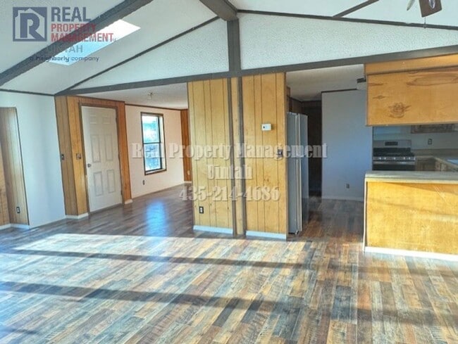 Building Photo - RENT & DEPOSIT HAS BEEN REDUECED!! DON'T M...