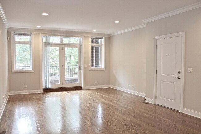 Foto del edificio - 5512 W Higgins Ave