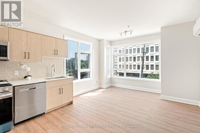Photo du bâtiment - 10 McArthur Ave.
