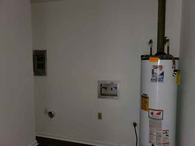 Foto del edificio - 4 br, 1.5 bath House - 4376 Henry