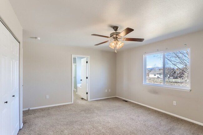 Foto del edificio - 369 Wrybill Avenue, Loveland, CO, 80537