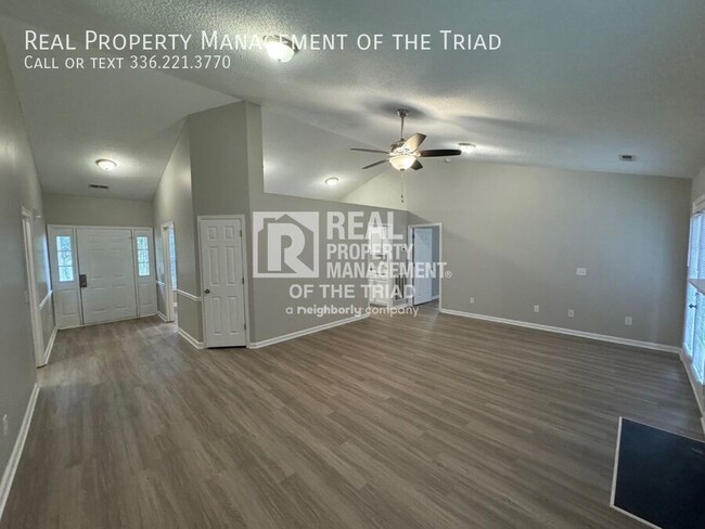 Foto del edificio - *Move In Special* NW Greensboro One Level ...