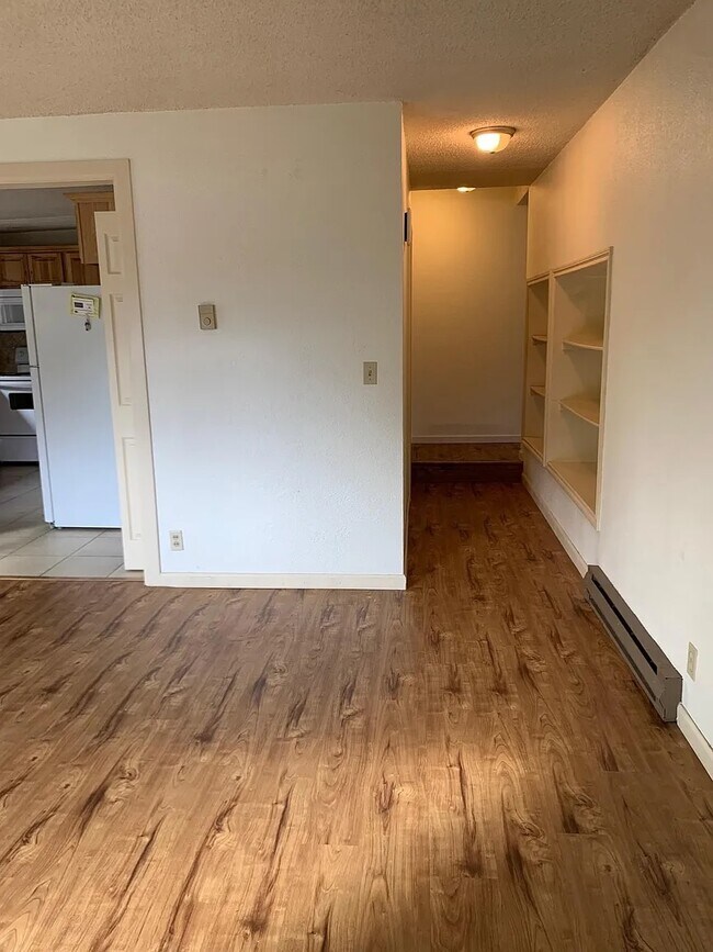 Foto del edificio - 9660 N Central St