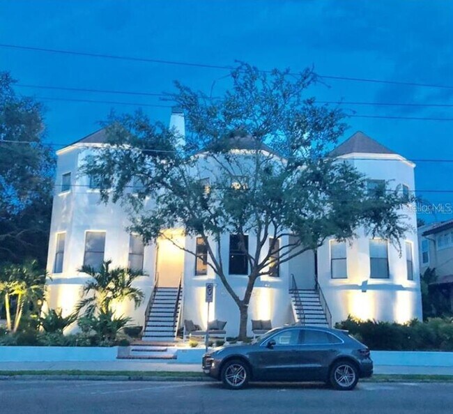 Building Photo - 902 S Rome Ave